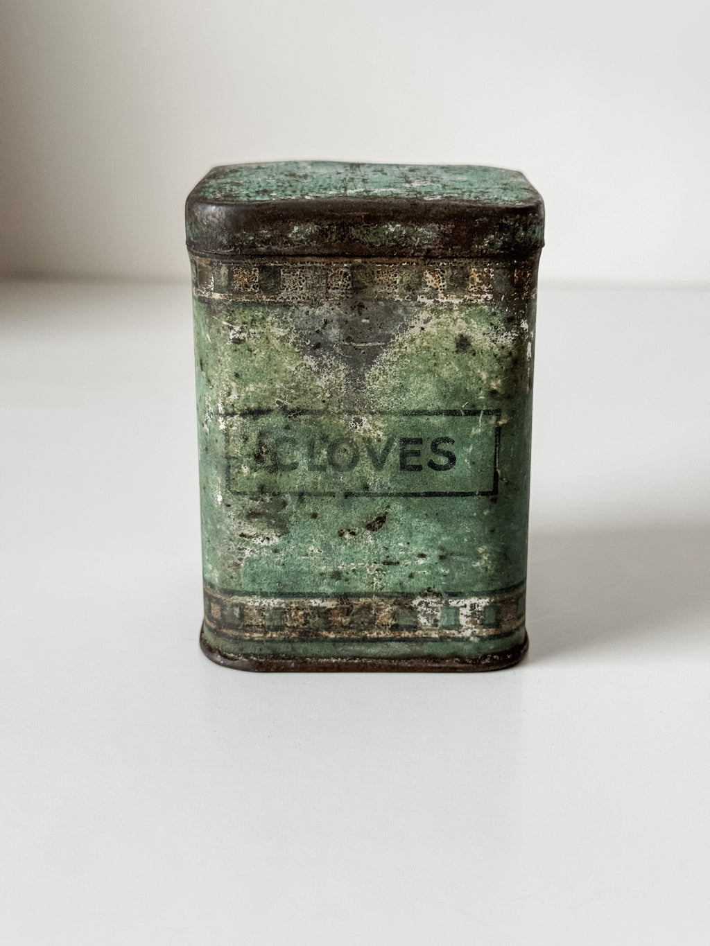 Old Metal Green Cloves Tin