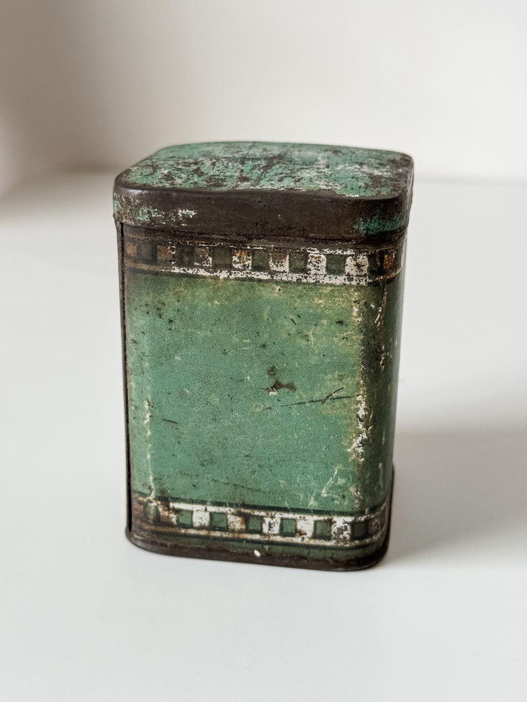 Old Metal Green Cloves Tin