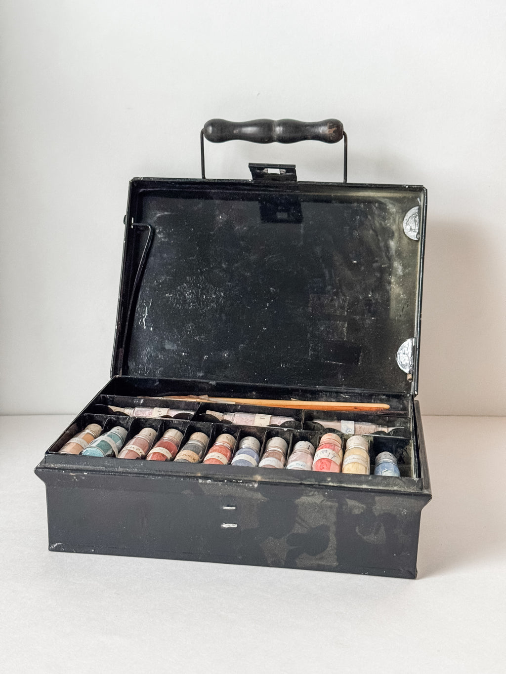Fabulous Metal Art Case With Complete Set Of Glass Pigment Vials