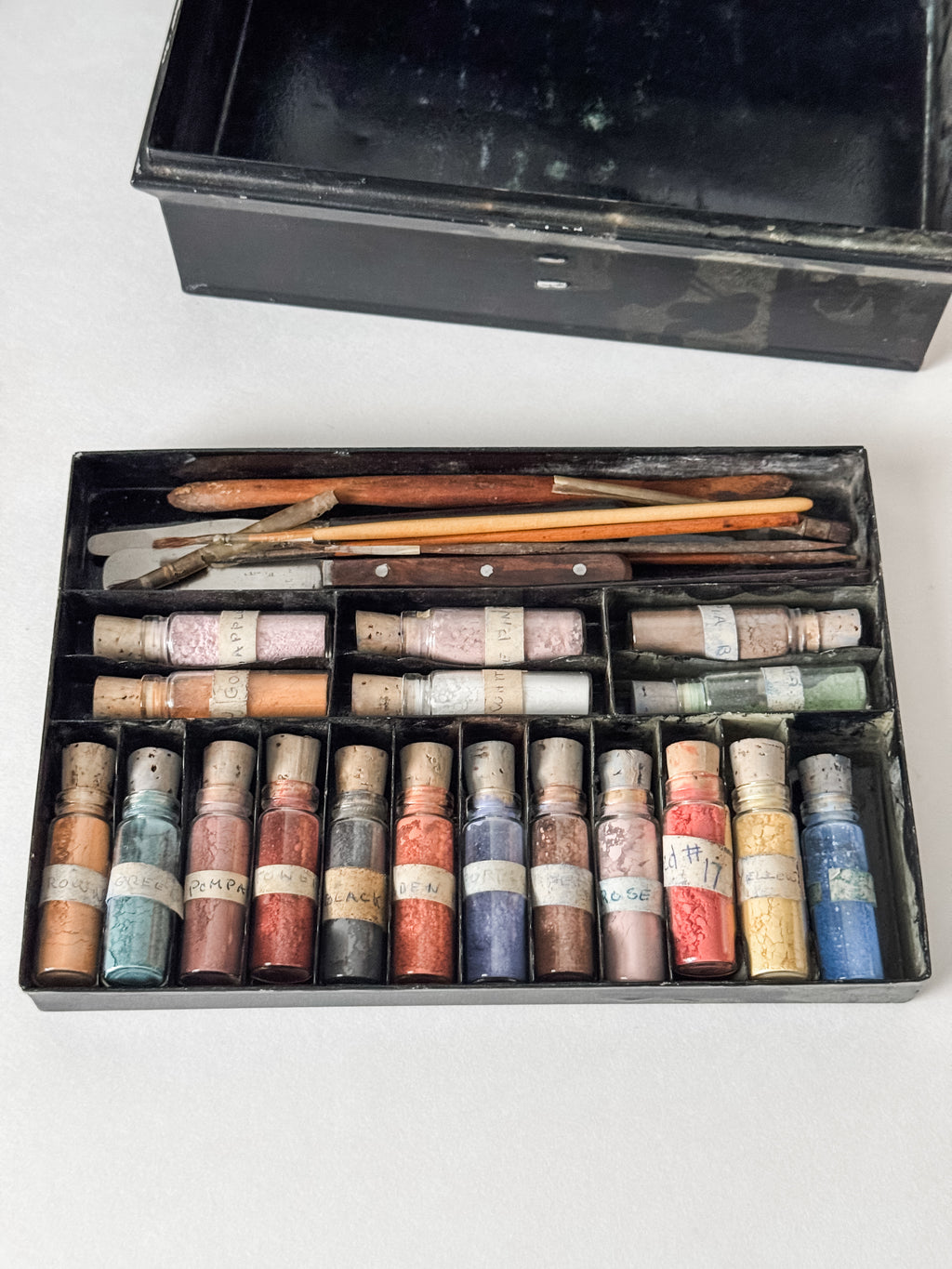 Fabulous Metal Art Case With Complete Set Of Glass Pigment Vials