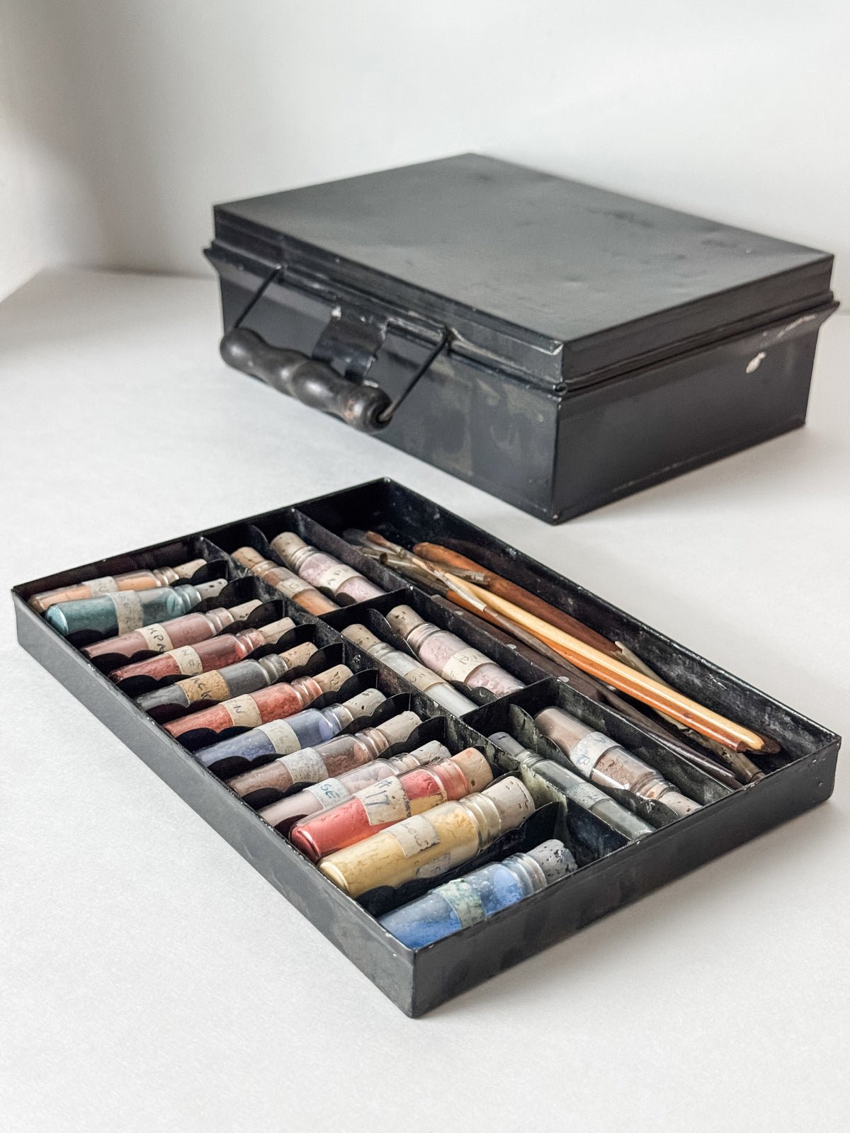 Fabulous Metal Art Case With Complete Set Of Glass Pigment Vials