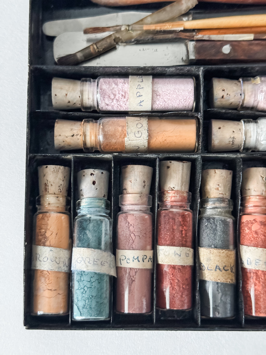 Fabulous Metal Art Case With Complete Set Of Glass Pigment Vials