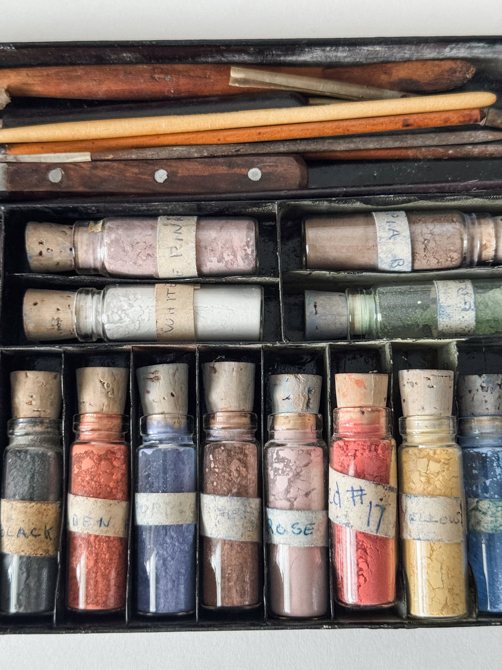 Fabulous Metal Art Case With Complete Set Of Glass Pigment Vials