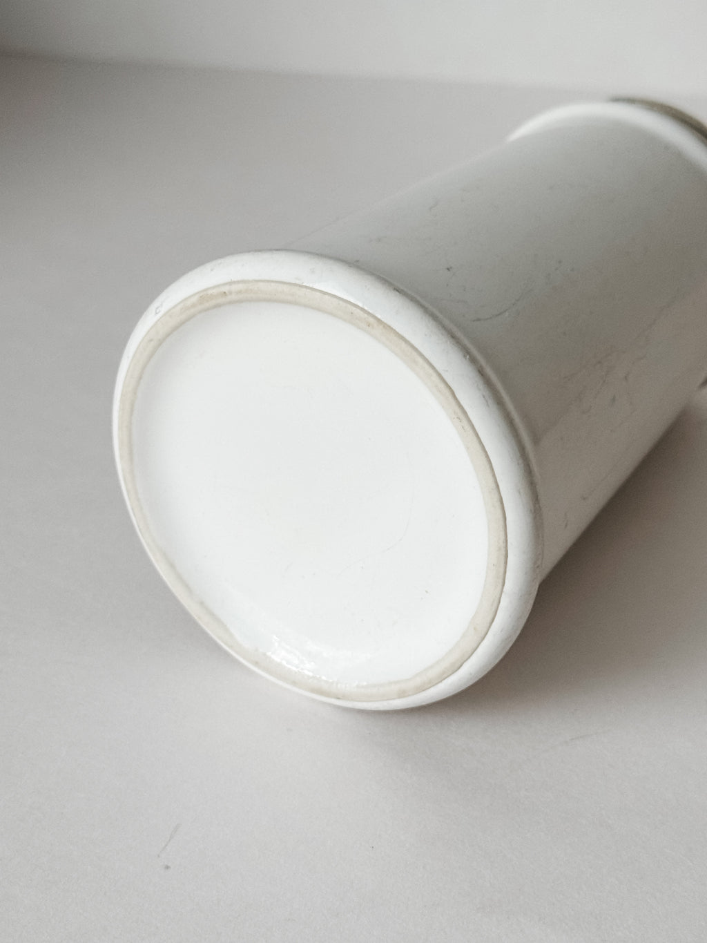 Chunky Vintage White Shaker With Metal Top