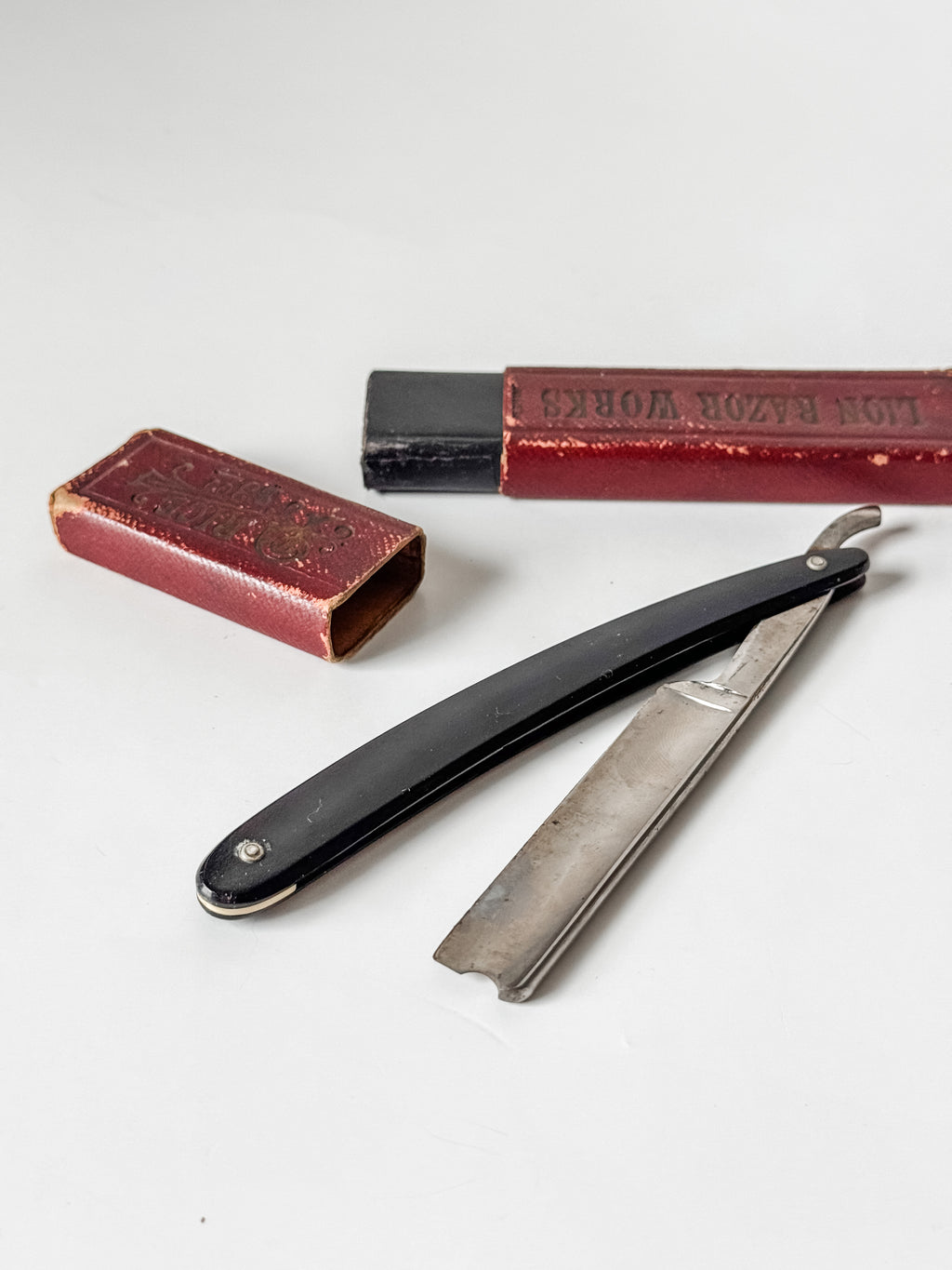 Vintage German Bakelite Straight Edge Lion Razor In Box