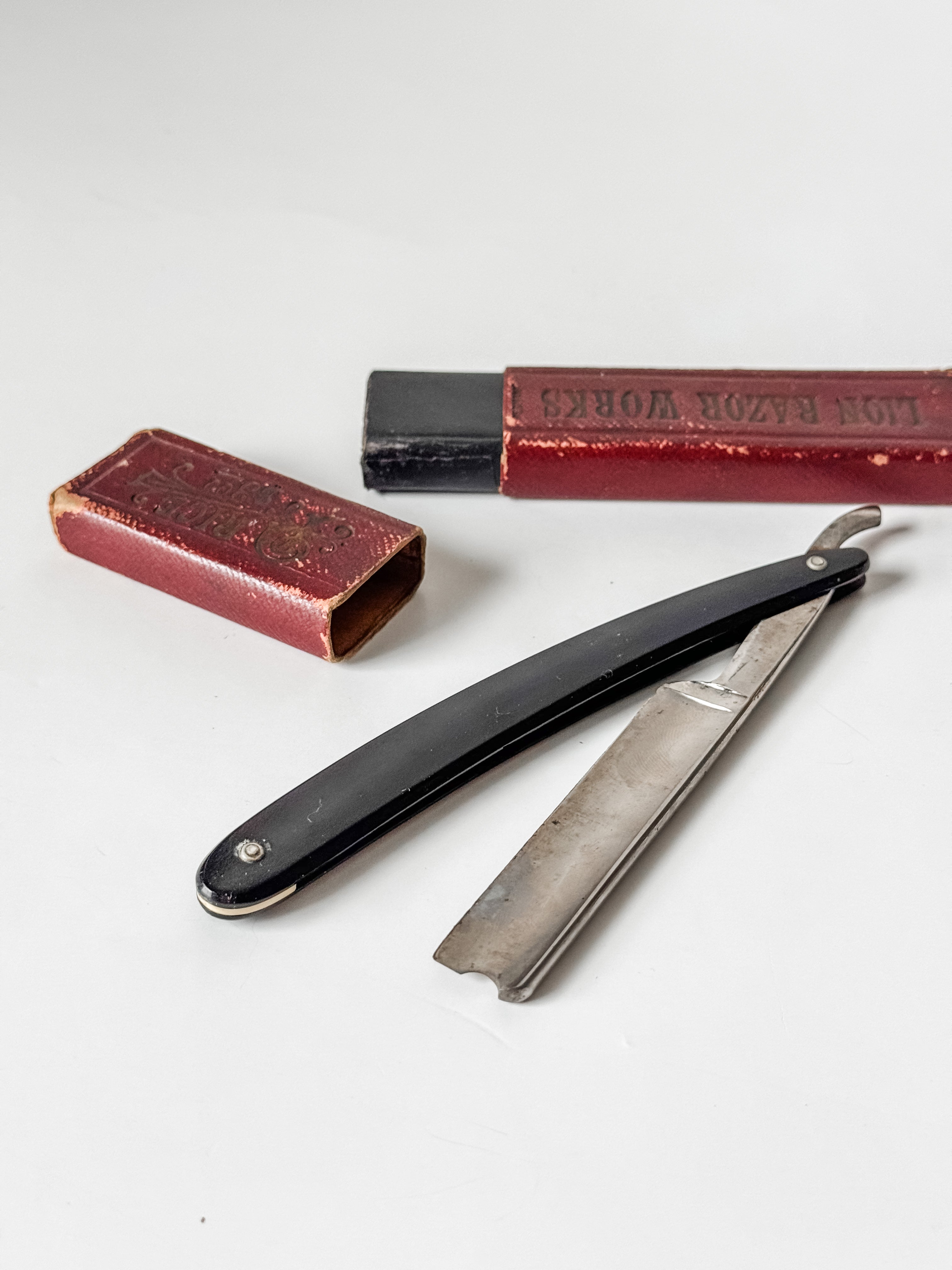 Vintage German Bakelite Straight Edge Lion Razor In Box