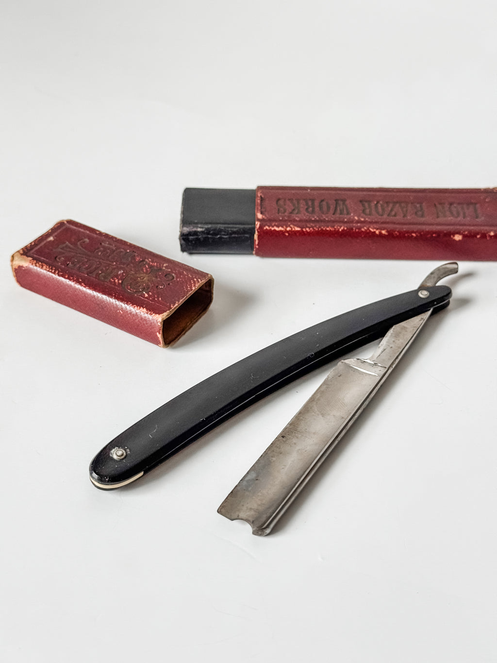 Vintage German Bakelite Straight Edge Lion Razor In Box