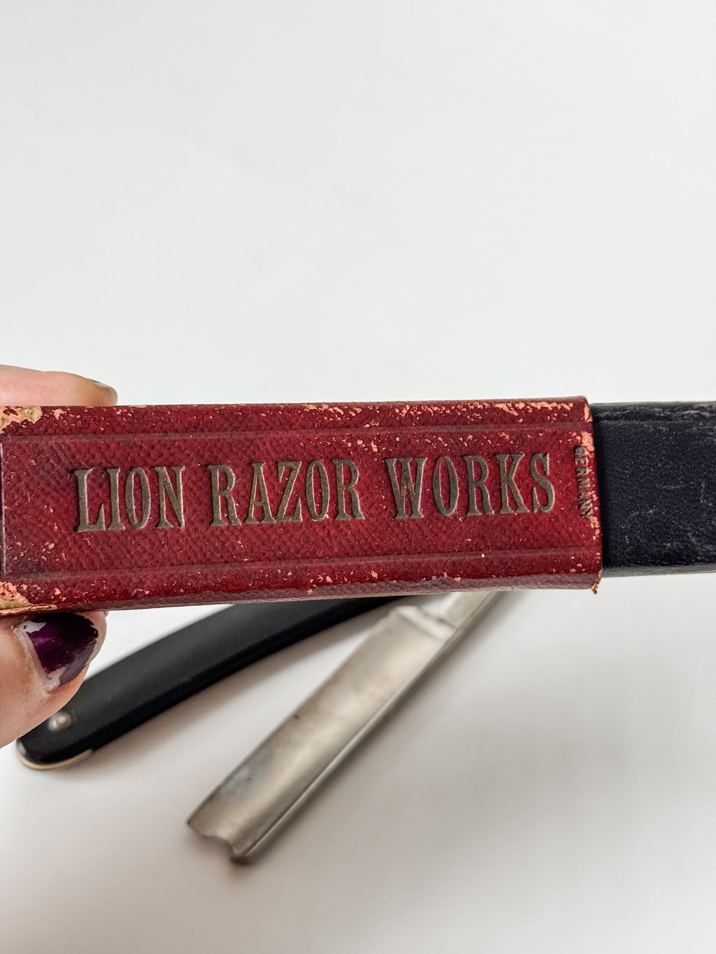 Vintage German Bakelite Straight Edge Lion Razor In Box