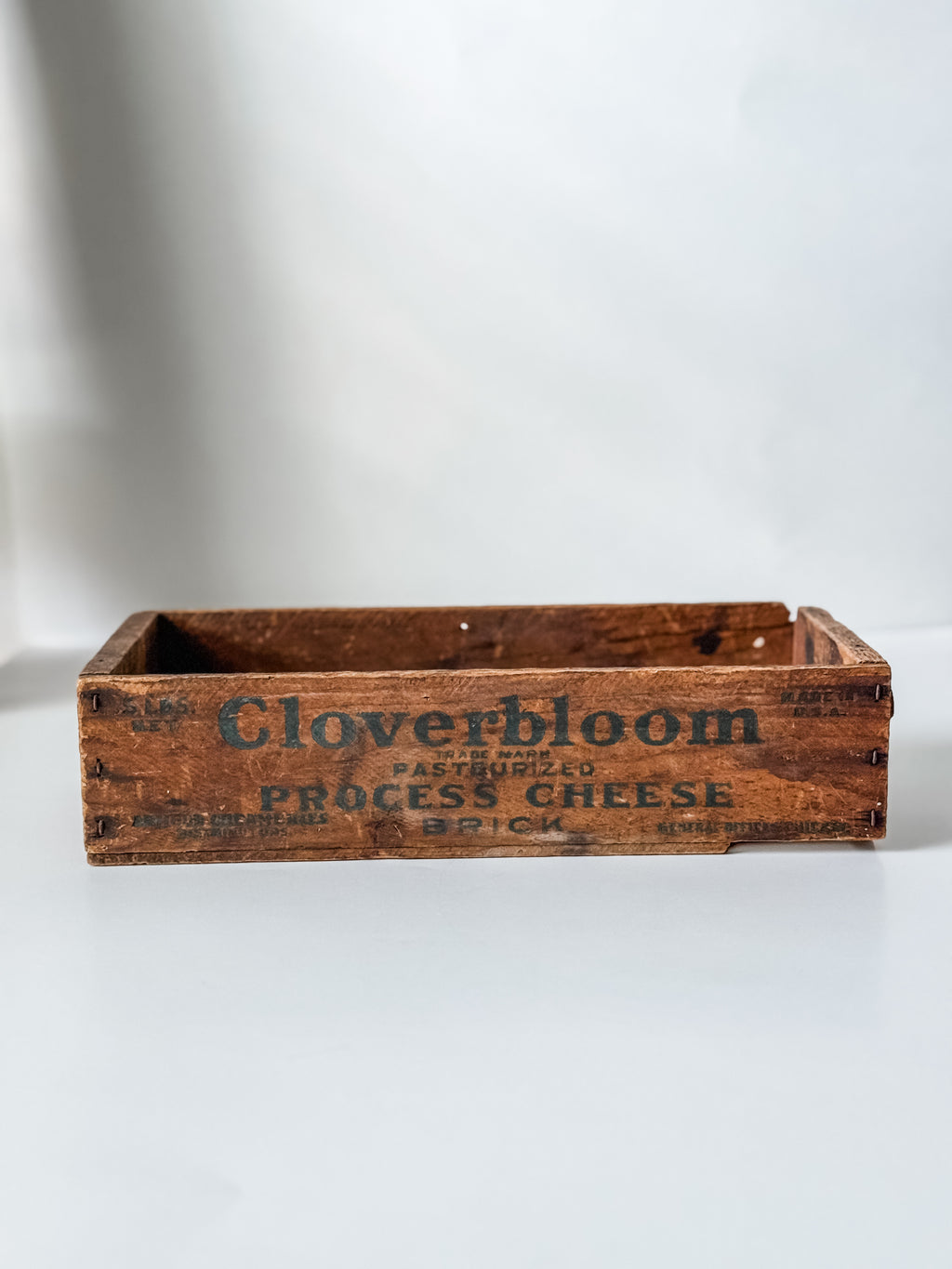 Vintage Primitive Cloverbloom Cheese Box With Knob