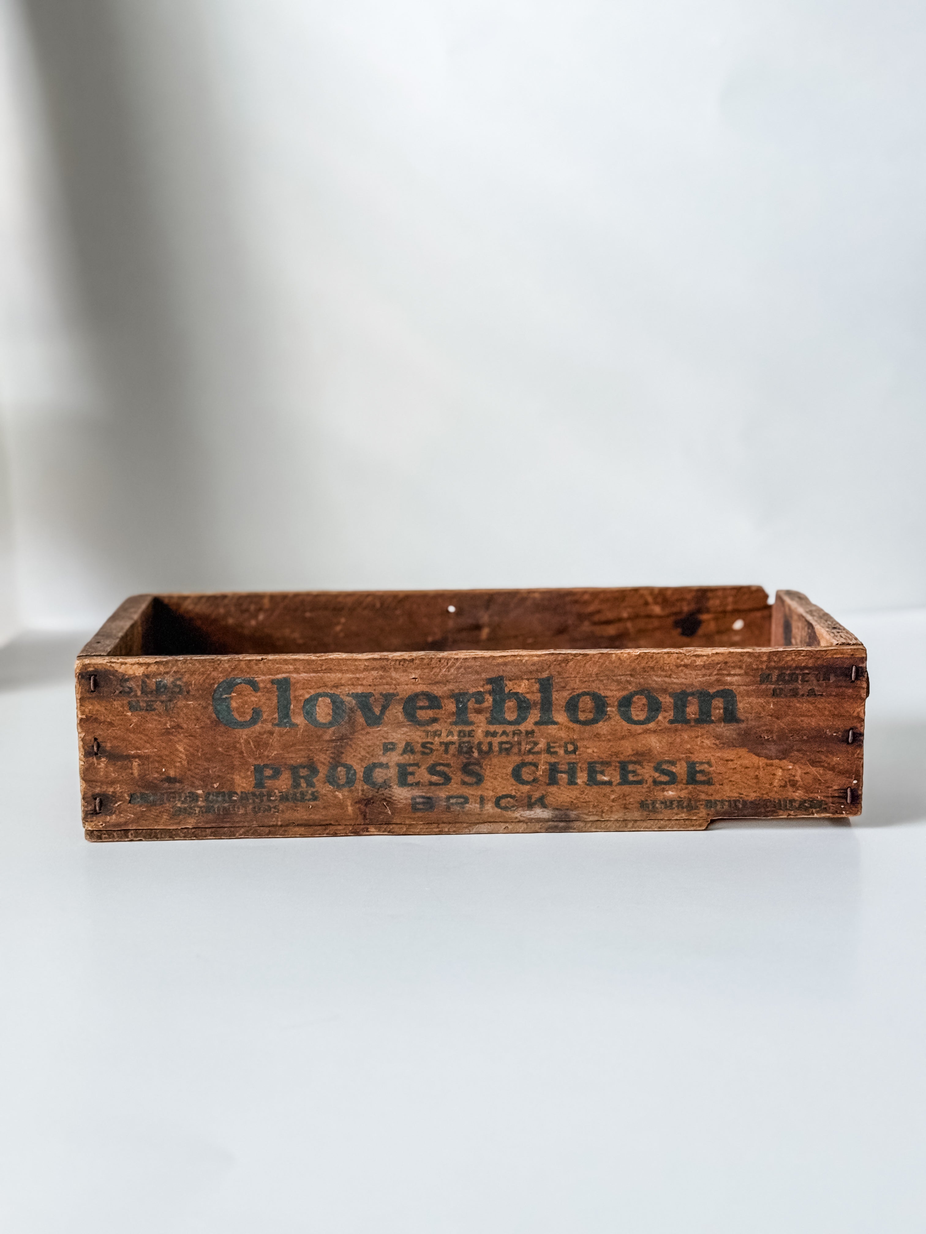 Vintage Primitive Cloverbloom Cheese Box With Knob