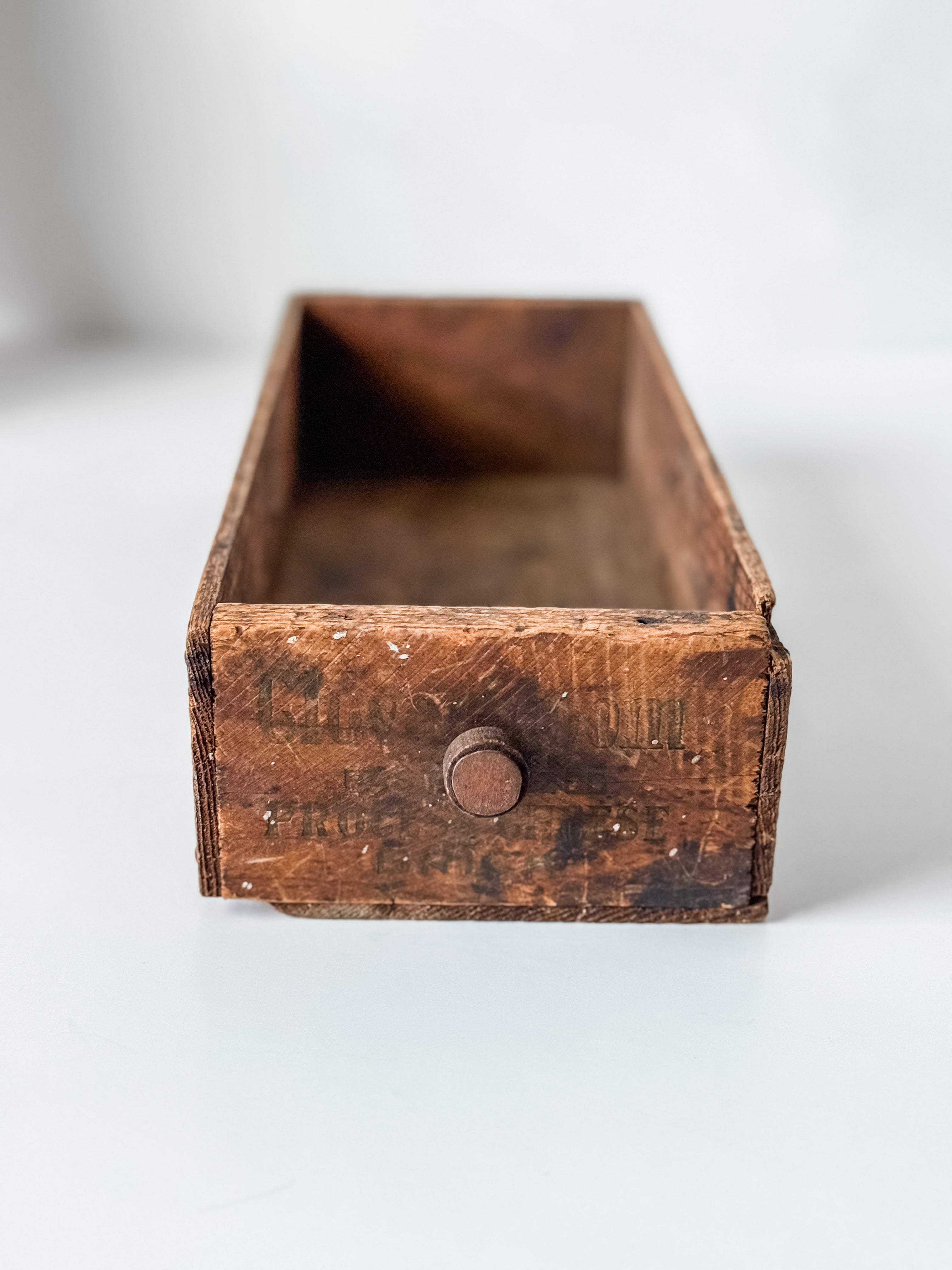 Vintage Primitive Cloverbloom Cheese Box With Knob