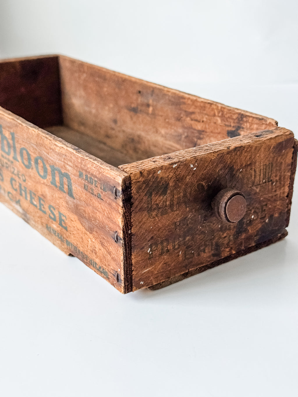 Vintage Primitive Cloverbloom Cheese Box With Knob